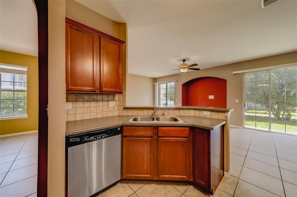 For Sale: $295,500 (3 beds, 2 baths, 1662 Square Feet)