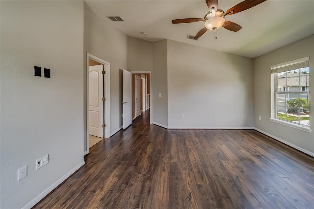 For Sale: $295,500 (3 beds, 2 baths, 1662 Square Feet)