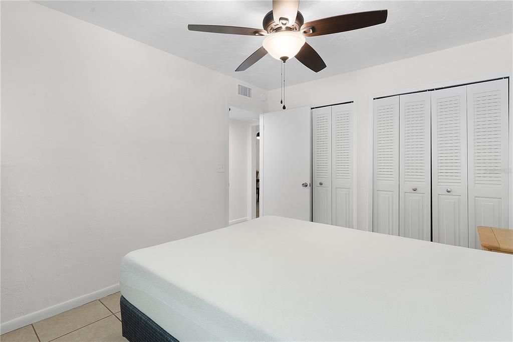 For Sale: $137,500 (2 beds, 2 baths, 1156 Square Feet)