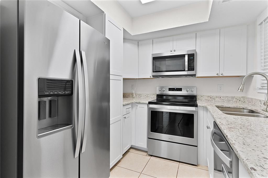 For Sale: $137,500 (2 beds, 2 baths, 1156 Square Feet)