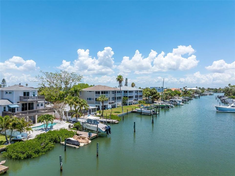 For Sale: $1,375,000 (3 beds, 2 baths, 1907 Square Feet)