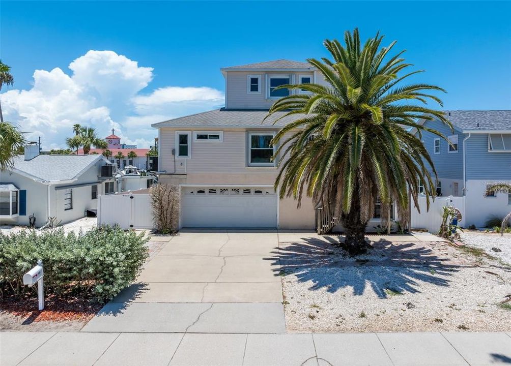 For Sale: $1,375,000 (3 beds, 2 baths, 1907 Square Feet)