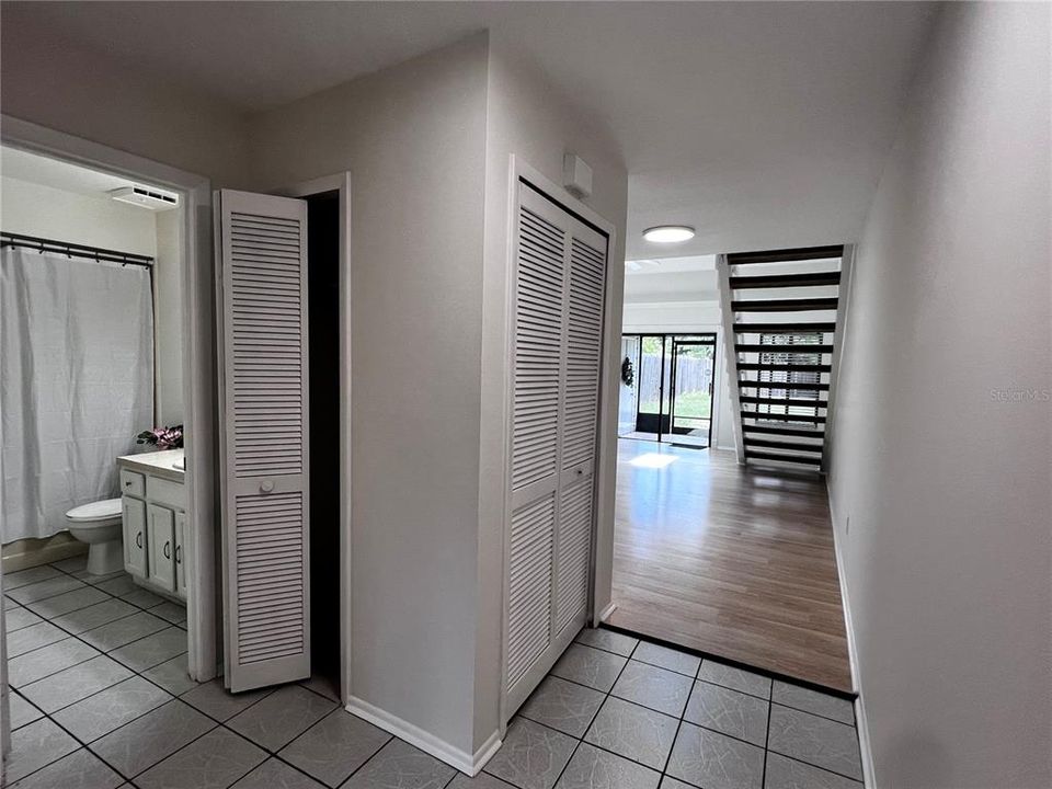 For Sale: $275,000 (2 beds, 2 baths, 1044 Square Feet)