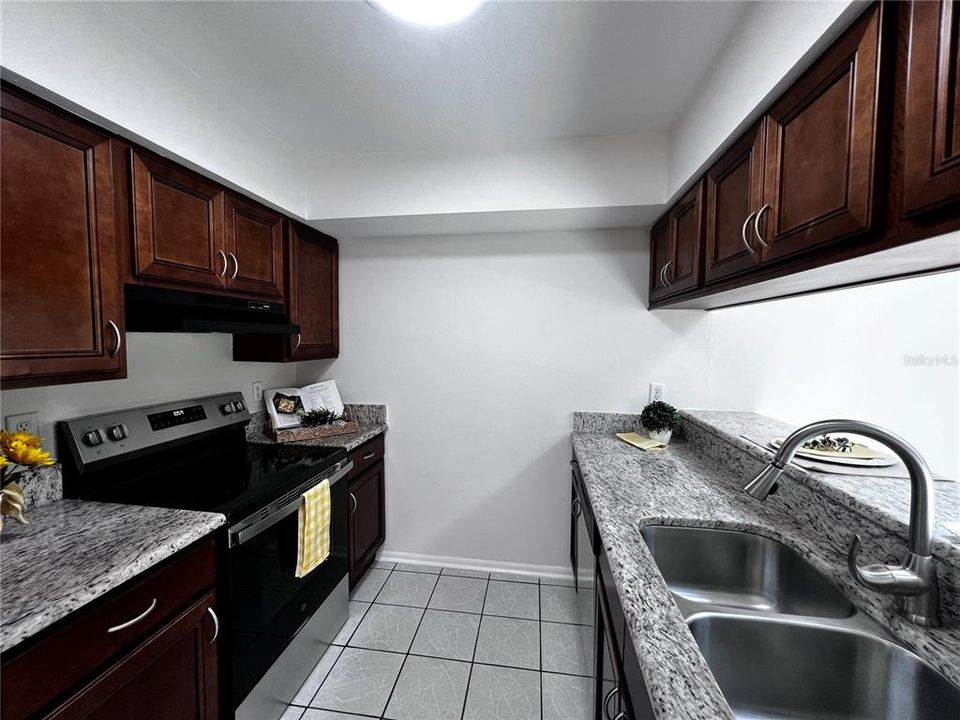 For Sale: $275,000 (2 beds, 2 baths, 1044 Square Feet)