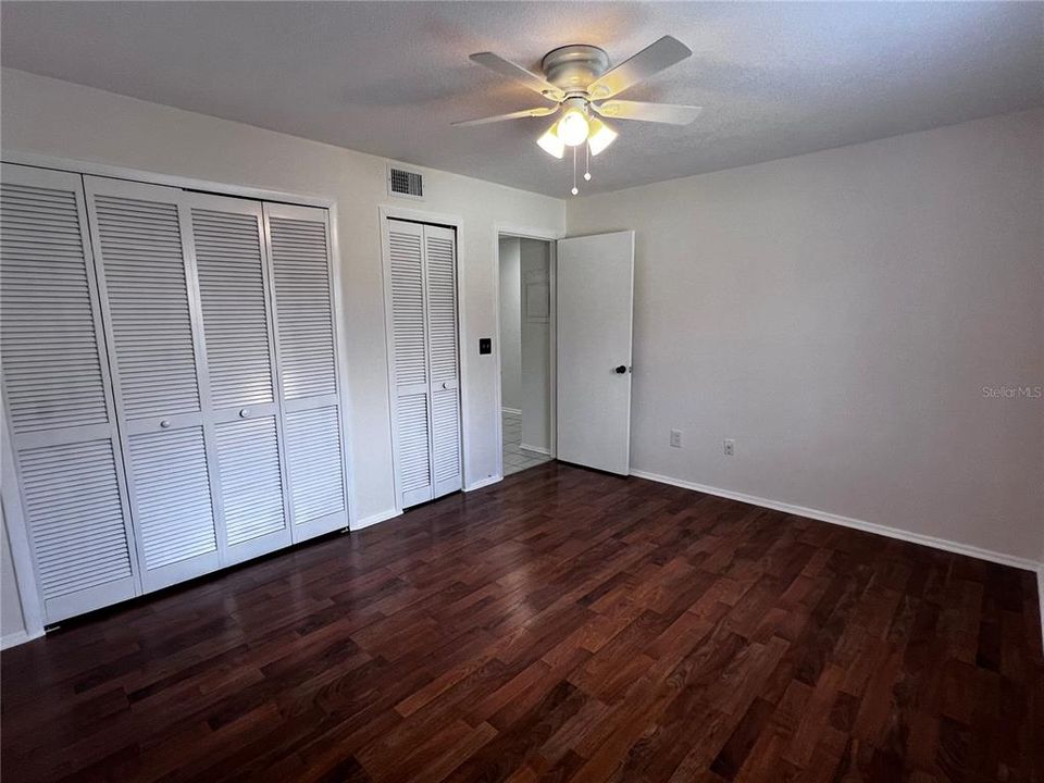 For Sale: $275,000 (2 beds, 2 baths, 1044 Square Feet)