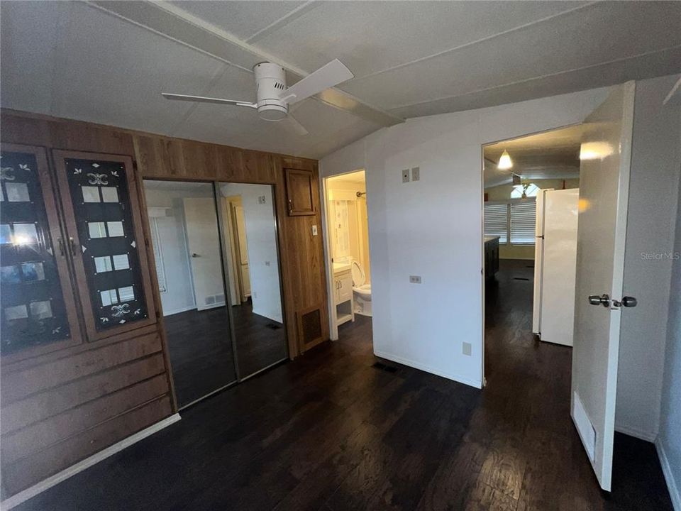 For Sale: $77,500 (1 beds, 1 baths, 1376 Square Feet)