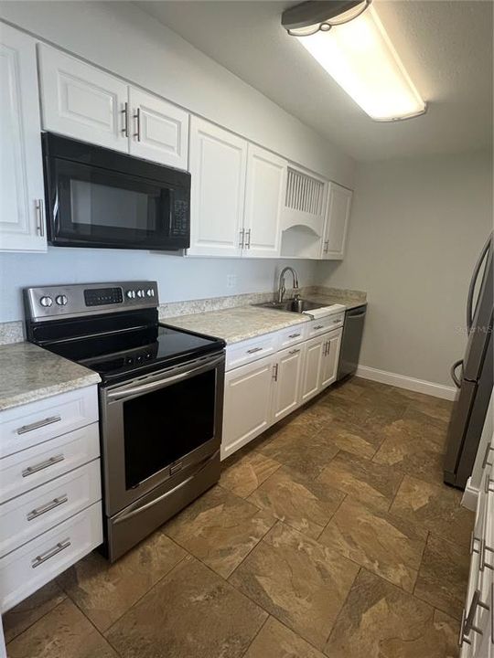 For Rent: $3,000 (2 beds, 2 baths, 1215 Square Feet)