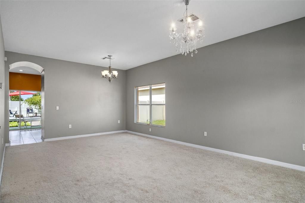 Living Rm Dining Rm combination with brand new carpet