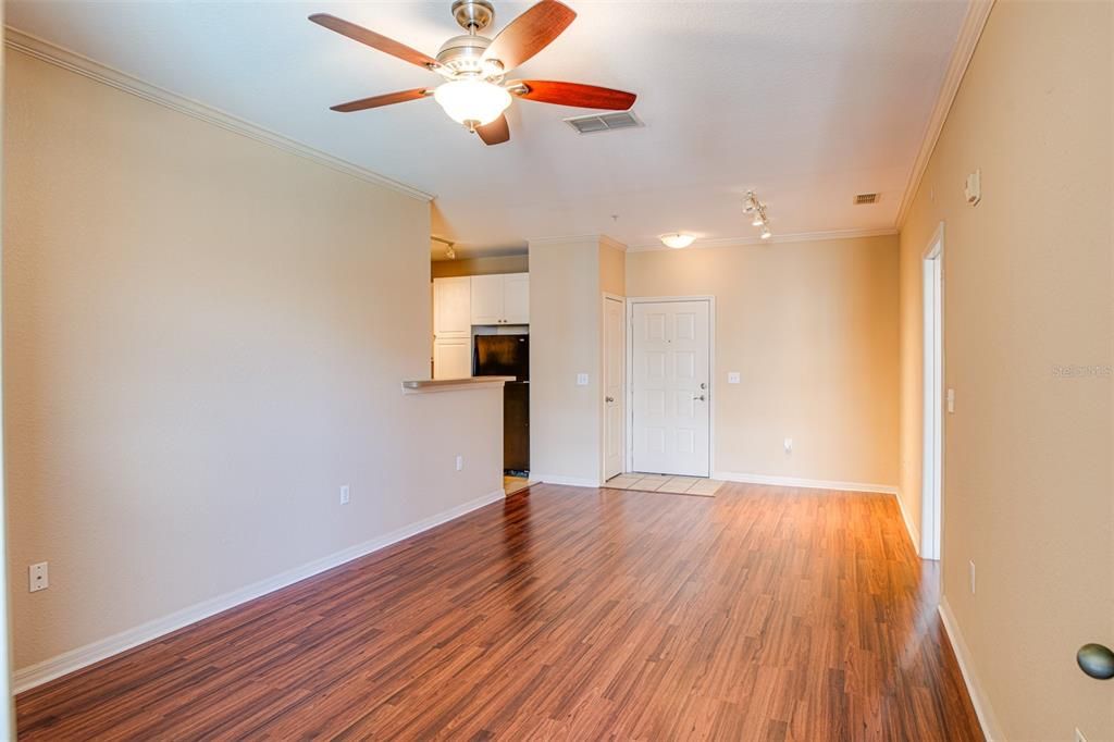 For Sale: $229,500 (1 beds, 1 baths, 792 Square Feet)