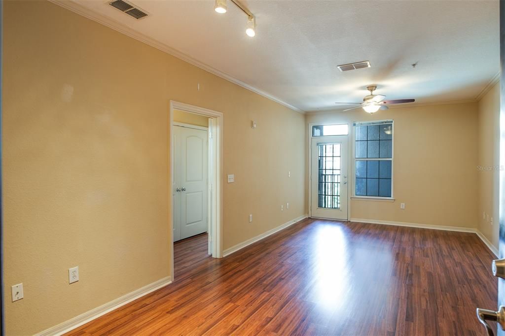 For Sale: $239,500 (1 beds, 1 baths, 792 Square Feet)