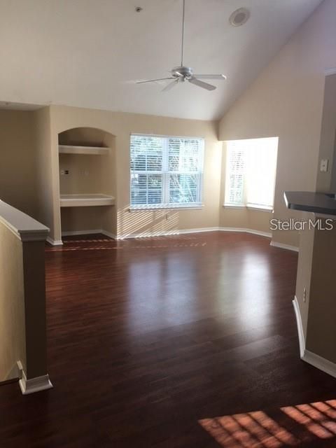 For Rent: $1,625 (1 beds, 1 baths, 930 Square Feet)