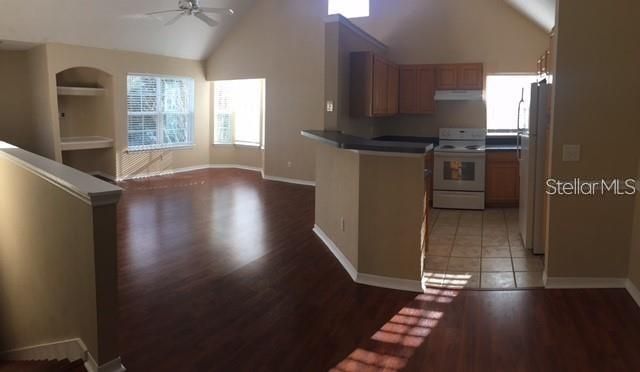 For Rent: $1,625 (1 beds, 1 baths, 930 Square Feet)