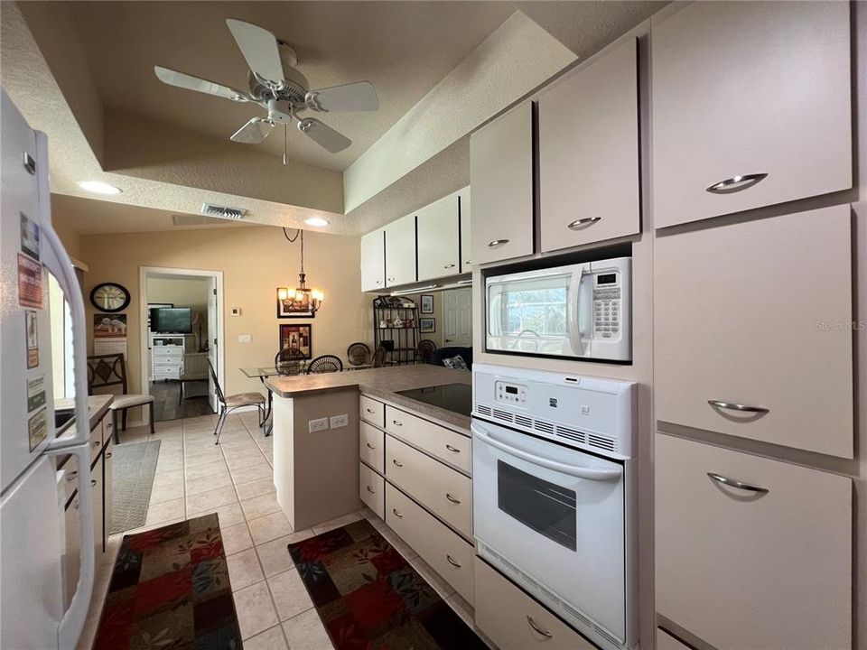 For Sale: $379,900 (3 beds, 3 baths, 2206 Square Feet)