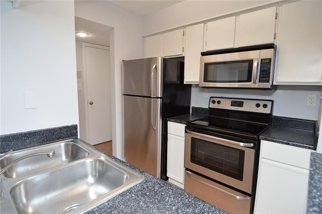 For Rent: $1,300 (1 beds, 1 baths, 622 Square Feet)