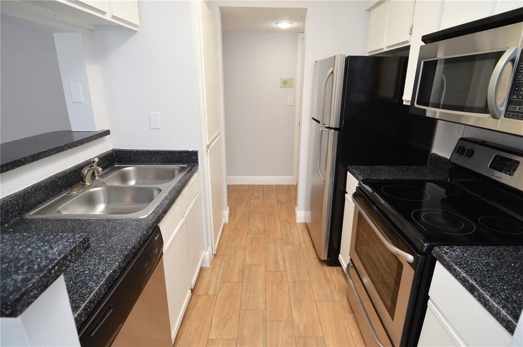 For Rent: $1,300 (1 beds, 1 baths, 622 Square Feet)