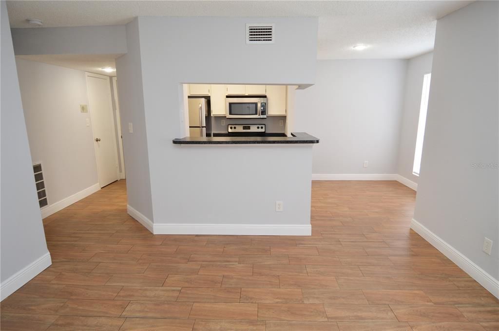 For Rent: $1,300 (1 beds, 1 baths, 622 Square Feet)