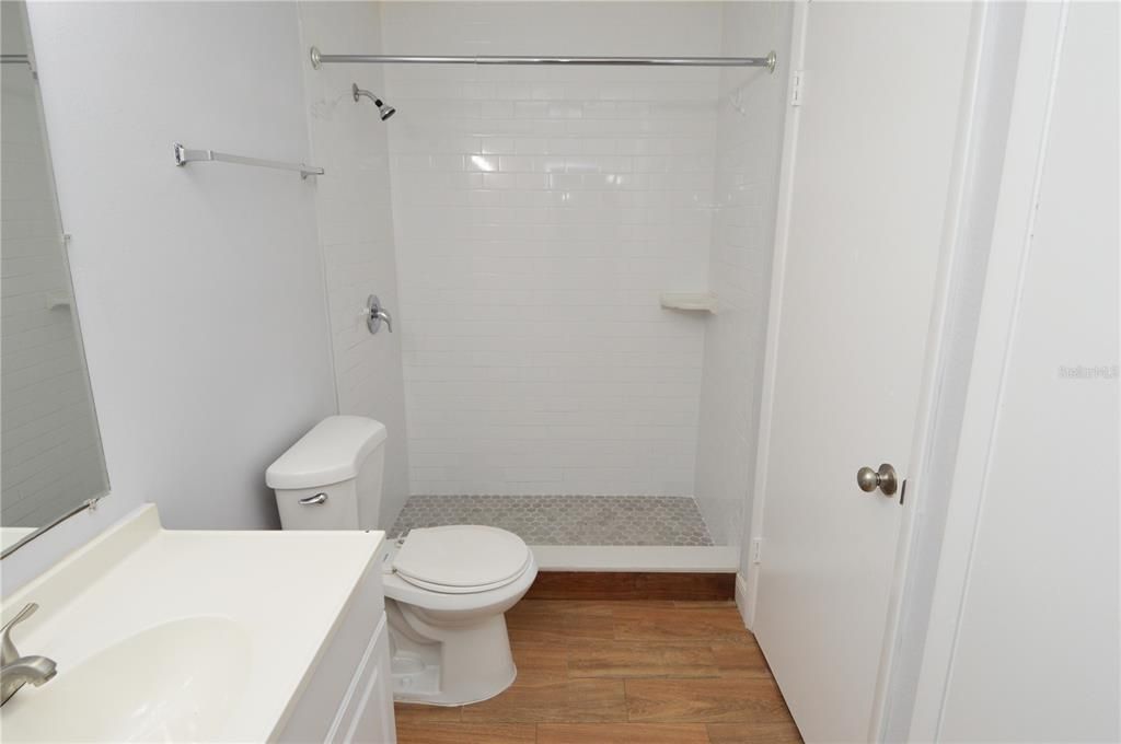 For Rent: $1,300 (1 beds, 1 baths, 622 Square Feet)