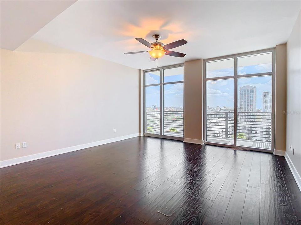 For Sale: $695,000 (2 beds, 2 baths, 1320 Square Feet)