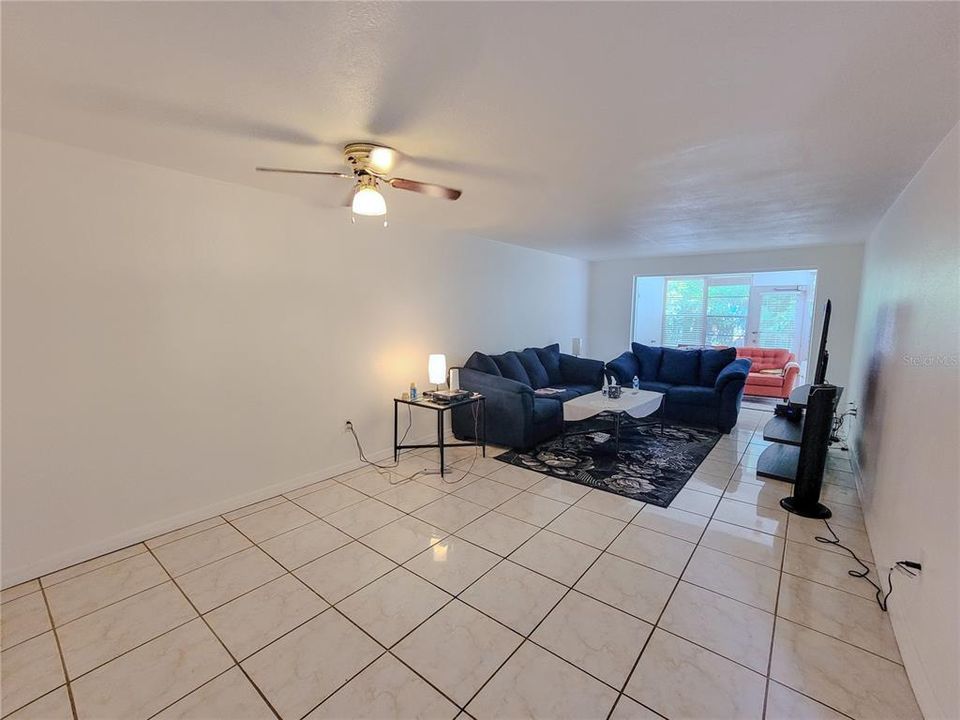 For Sale: $120,000 (2 beds, 1 baths, 831 Square Feet)