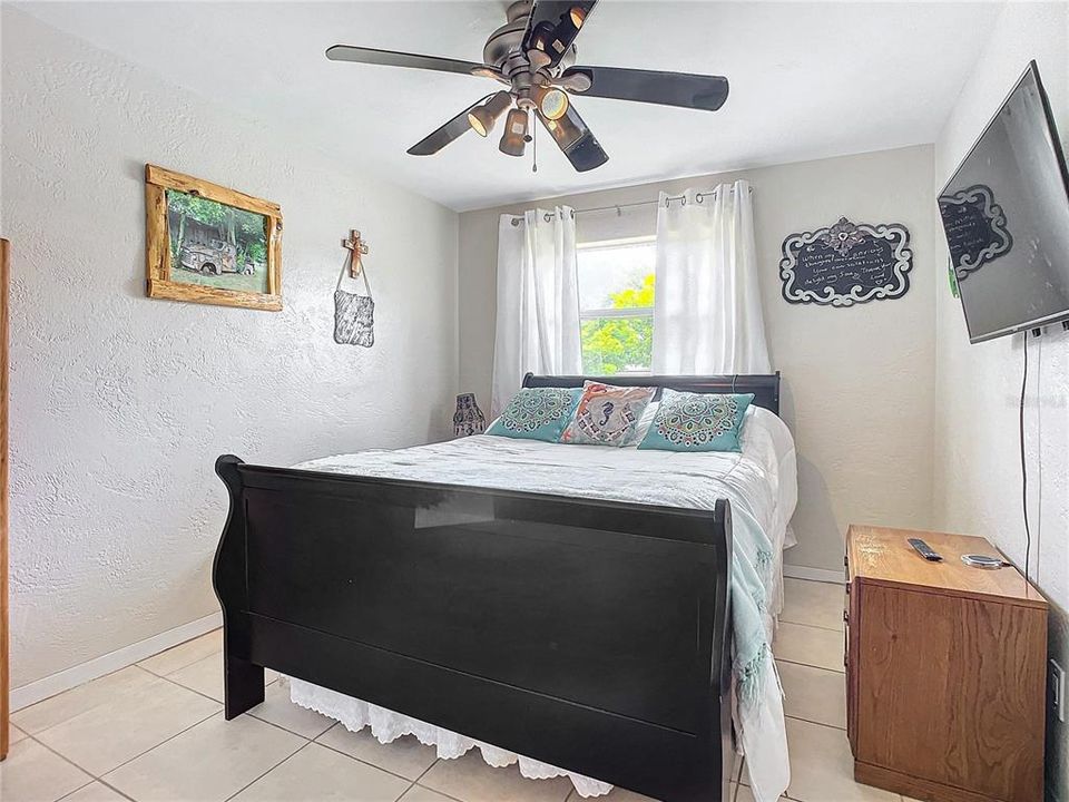 For Sale: $285,000 (4 beds, 2 baths, 1712 Square Feet)