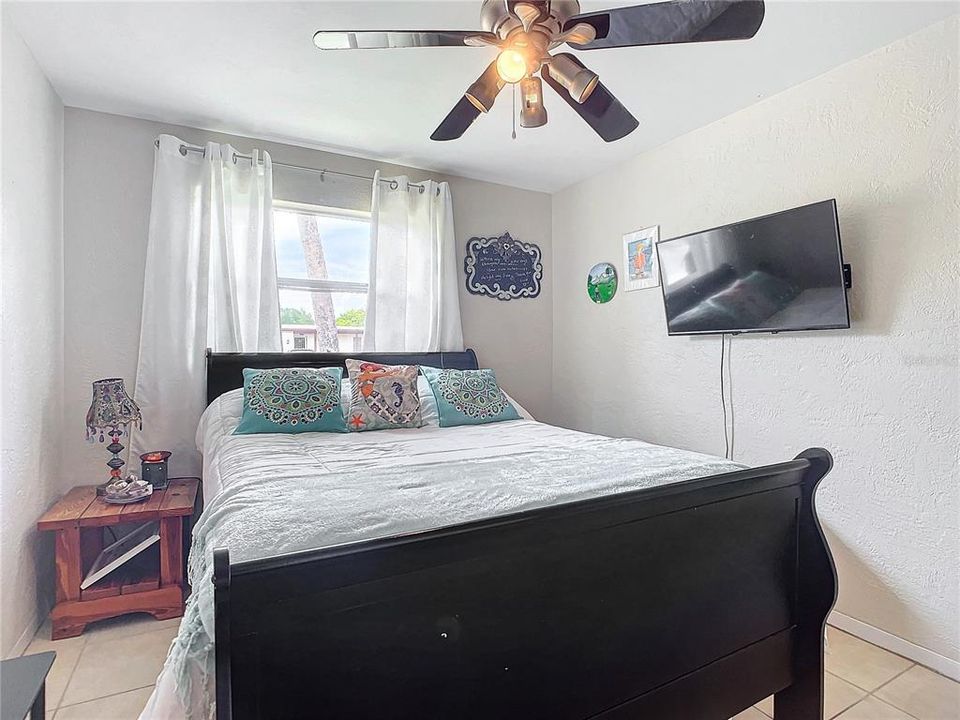 For Sale: $285,000 (4 beds, 2 baths, 1712 Square Feet)