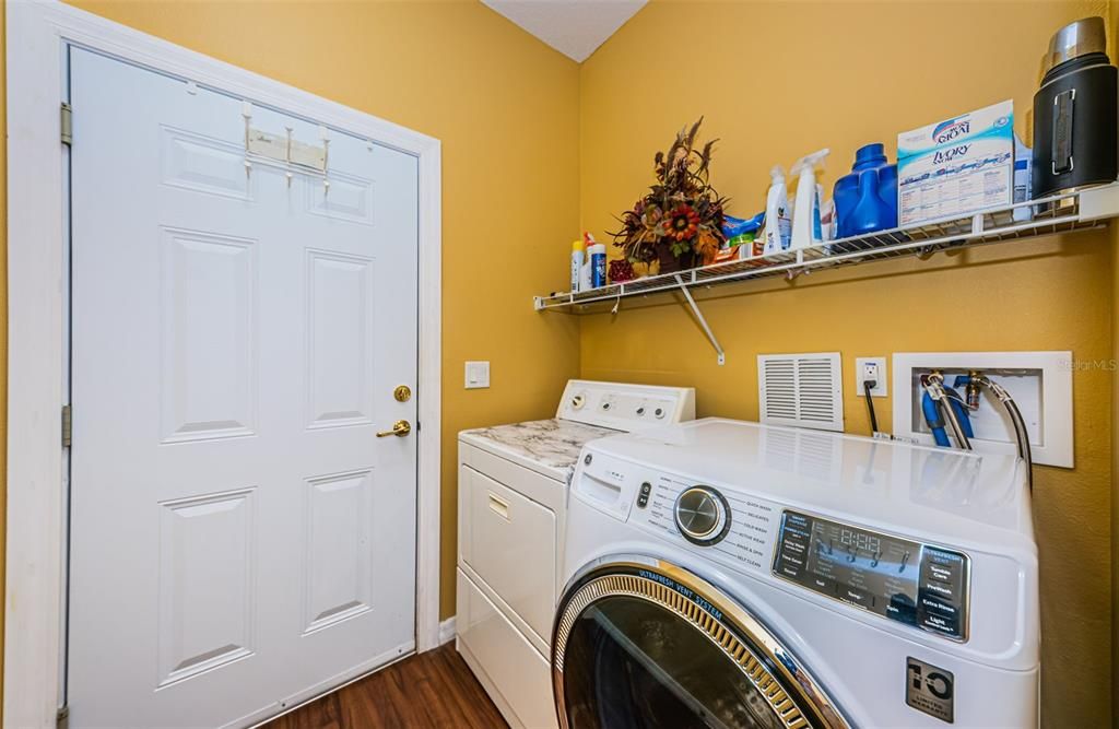 For Sale: $299,900 (2 beds, 2 baths, 1243 Square Feet)