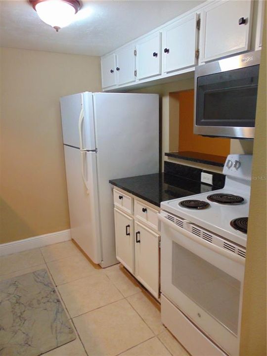 For Rent: $2,095 (2 beds, 1 baths, 864 Square Feet)