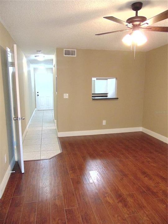 For Rent: $2,095 (2 beds, 1 baths, 864 Square Feet)