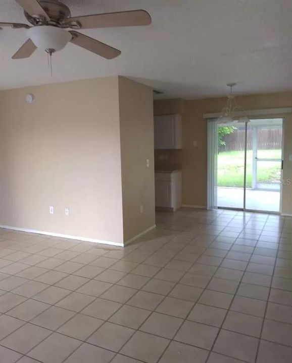 For Sale: $199,990 (2 beds, 2 baths, 864 Square Feet)