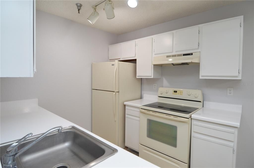 For Rent: $1,500 (1 beds, 1 baths, 729 Square Feet)