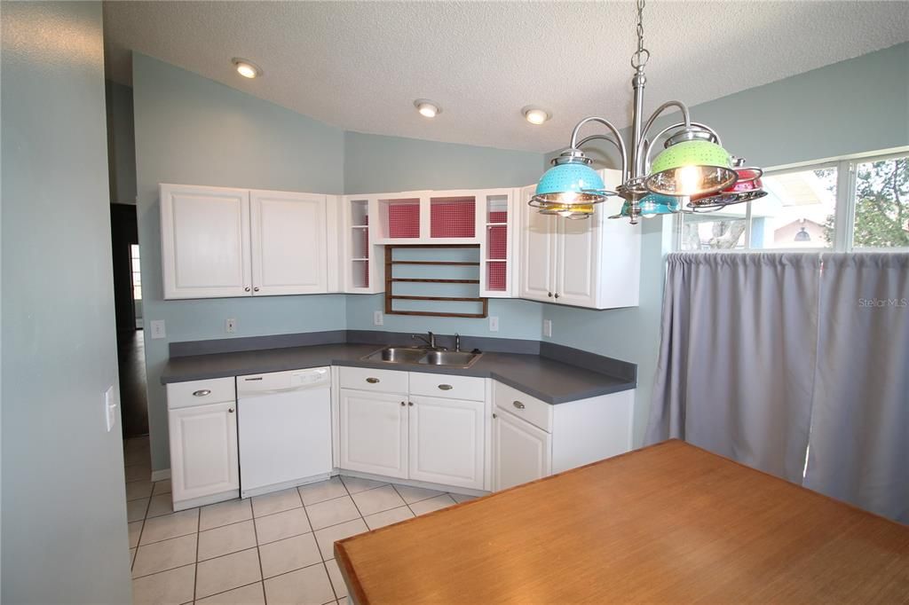 For Sale: $349,000 (3 beds, 2 baths, 1243 Square Feet)