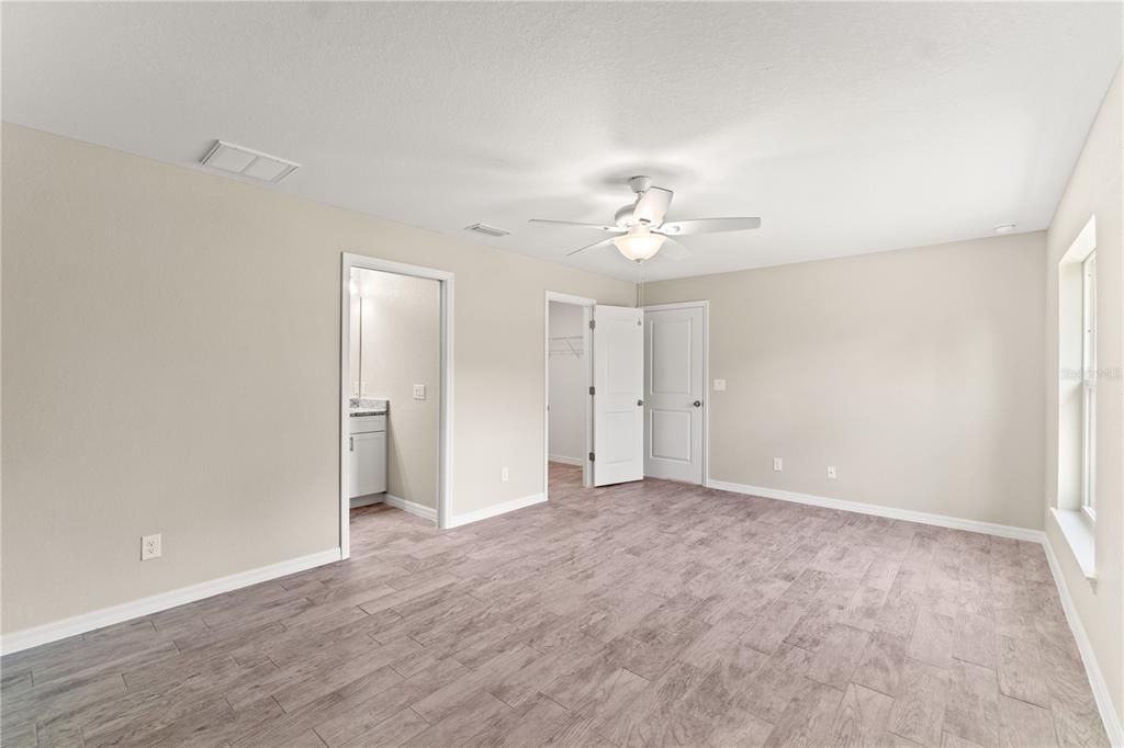 For Sale: $327,900 (3 beds, 2 baths, 1613 Square Feet)