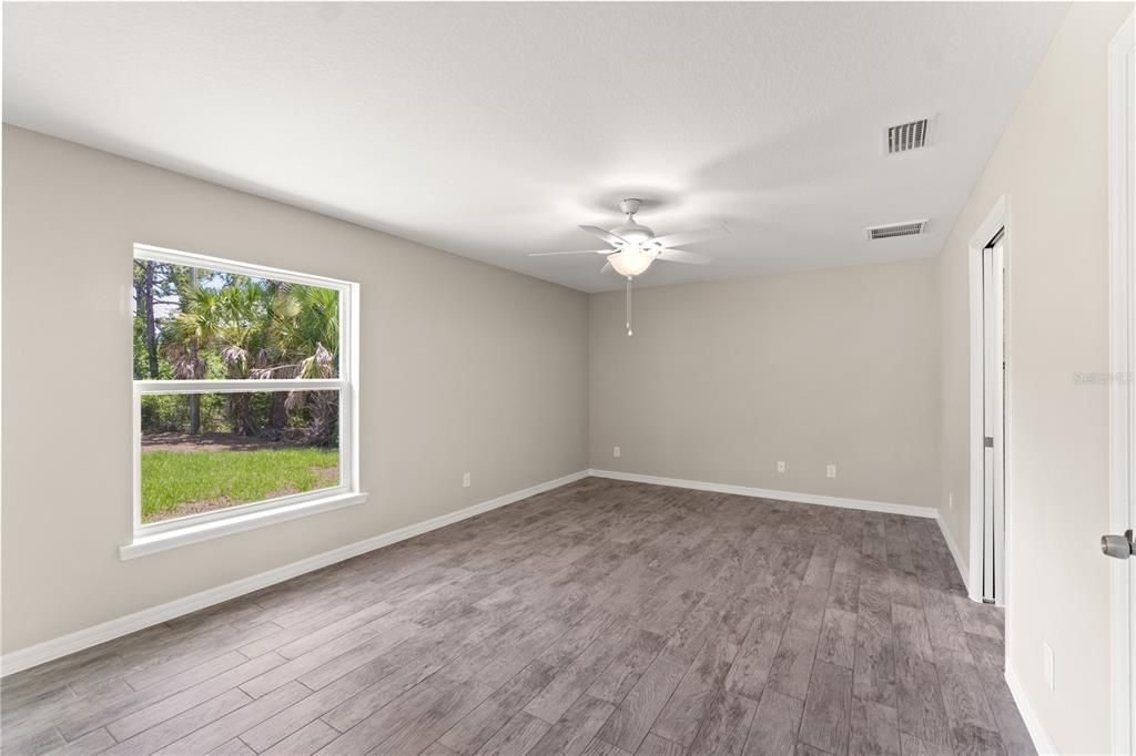 For Sale: $327,900 (3 beds, 2 baths, 1613 Square Feet)