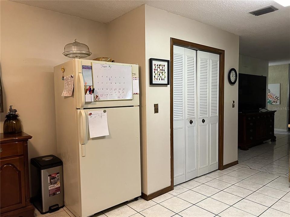 For Sale: $379,900 (3 beds, 2 baths, 1863 Square Feet)