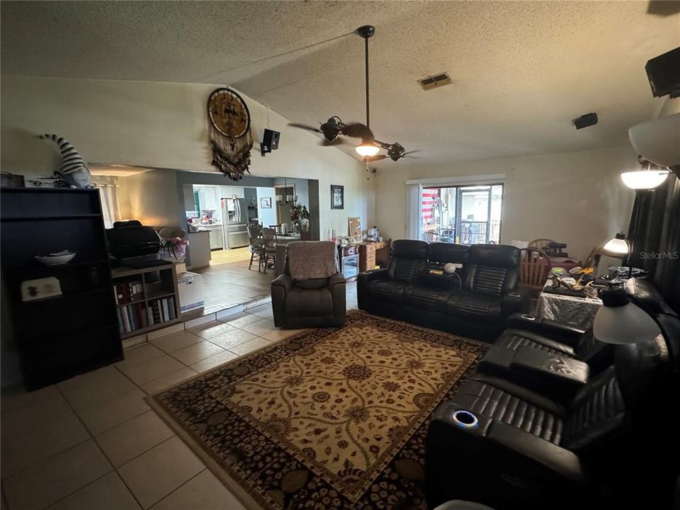 For Sale: $350,000 (4 beds, 2 baths, 1979 Square Feet)