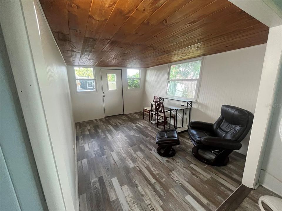 For Sale: $120,000 (2 beds, 2 baths, 1099 Square Feet)