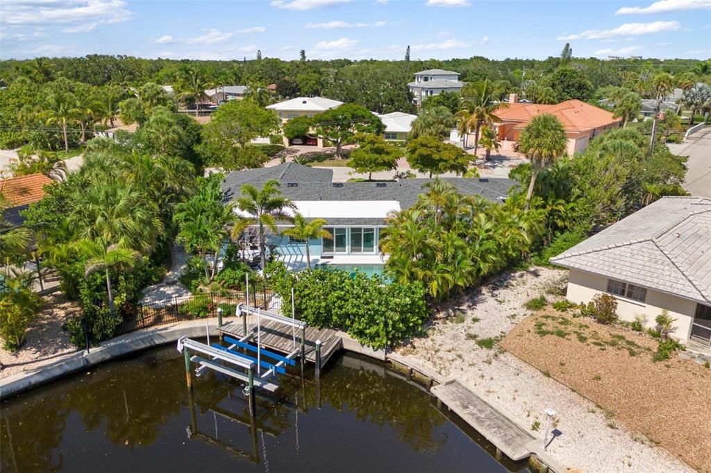 For Sale: $2,295,000 (4 beds, 2 baths, 2527 Square Feet)