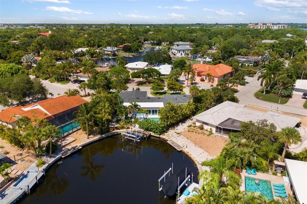 For Sale: $2,295,000 (4 beds, 2 baths, 2527 Square Feet)