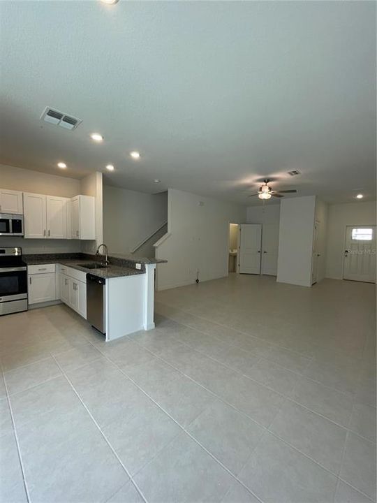 Active With Contract: $2,200 (3 beds, 2 baths, 1666 Square Feet)