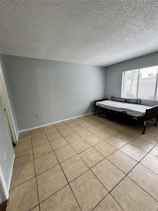 Active With Contract: $185,000 (2 beds, 2 baths, 828 Square Feet)