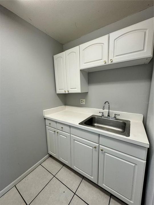 For Sale: $195,000 (2 beds, 2 baths, 828 Square Feet)