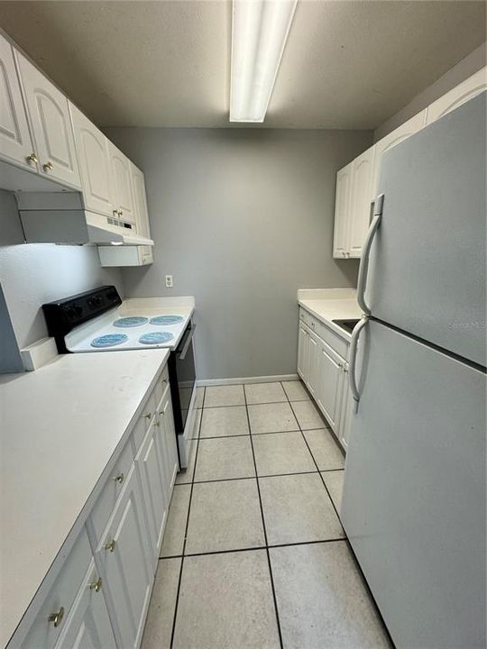 Active With Contract: $185,000 (2 beds, 2 baths, 828 Square Feet)