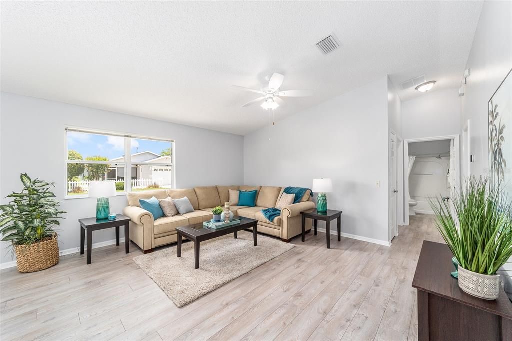 For Sale: $335,000 (2 beds, 2 baths, 1188 Square Feet)