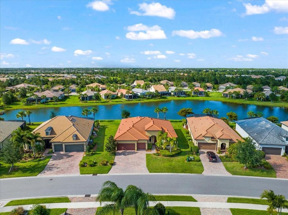 Active With Contract: $835,000 (3 beds, 3 baths, 2488 Square Feet)