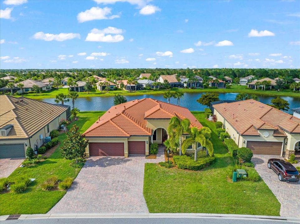 Active With Contract: $835,000 (3 beds, 3 baths, 2488 Square Feet)