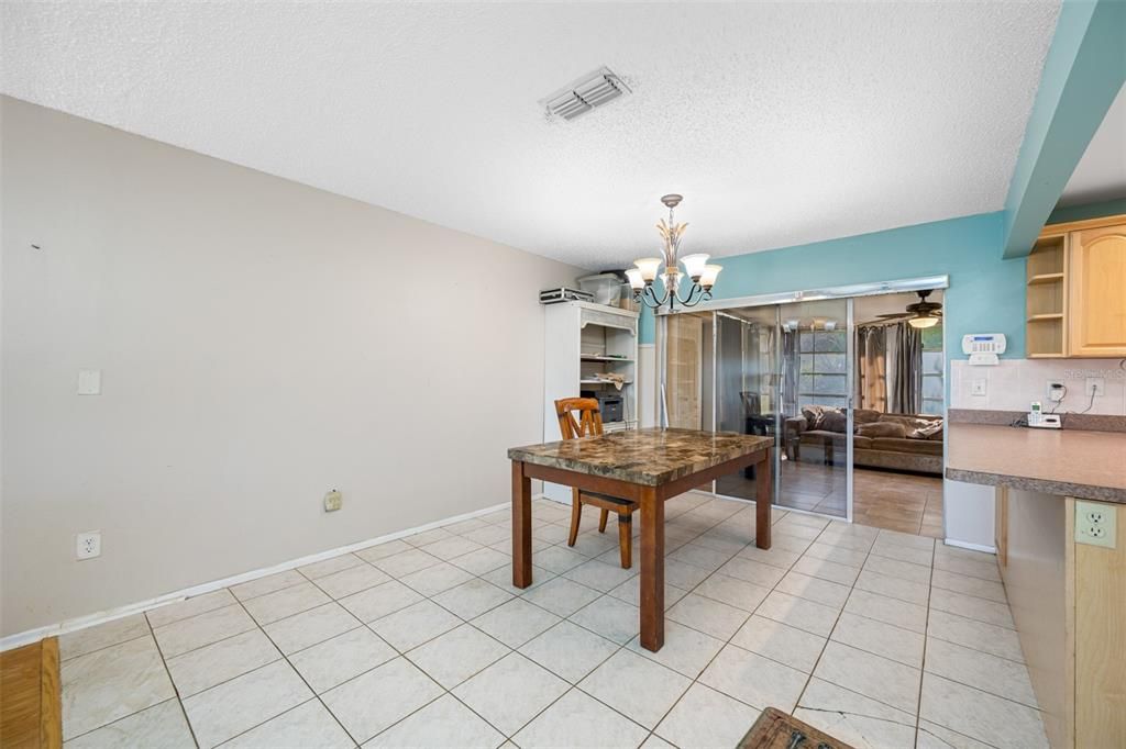 For Sale: $279,900 (3 beds, 2 baths, 1260 Square Feet)