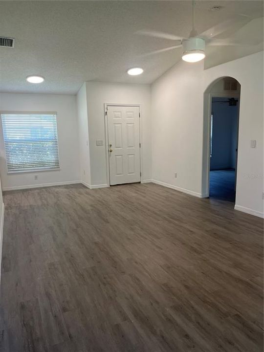 For Rent: $1,700 (3 beds, 2 baths, 1044 Square Feet)