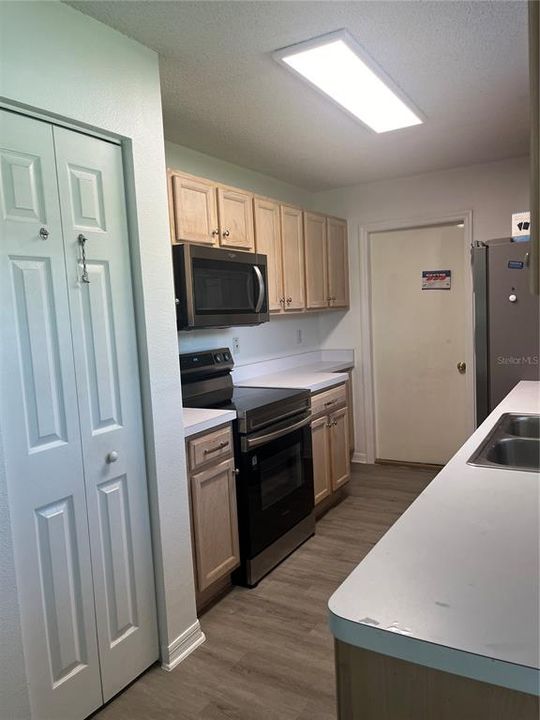 For Rent: $1,700 (3 beds, 2 baths, 1044 Square Feet)