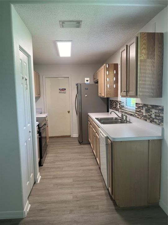 For Rent: $1,700 (3 beds, 2 baths, 1044 Square Feet)