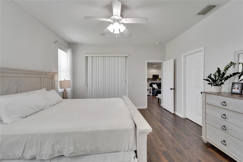 For Sale: $390,000 (4 beds, 2 baths, 1886 Square Feet)